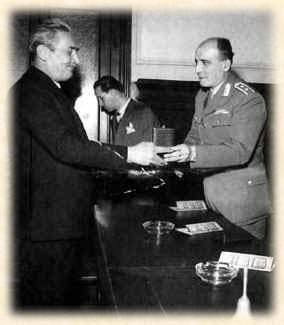 cesareleonardi_1.jpg Mastro Cesare Leonardi riceve il riconoscimento di "benemerito del turismo piacentino"